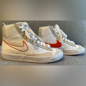 NIKE WHITE BLAZER MID ‘77 RARE!!!